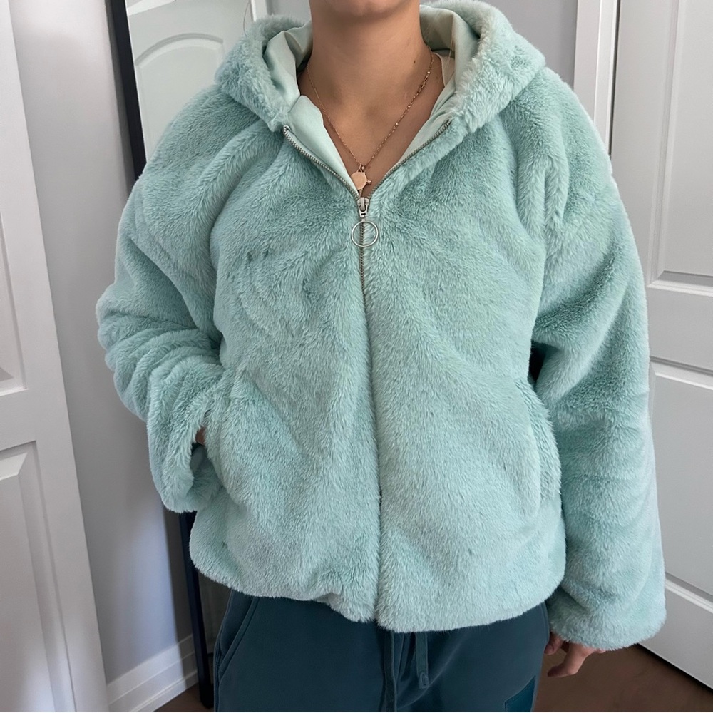 Soft faux fur bomber jacket 🩵🩵 - Picture 1 of 4
